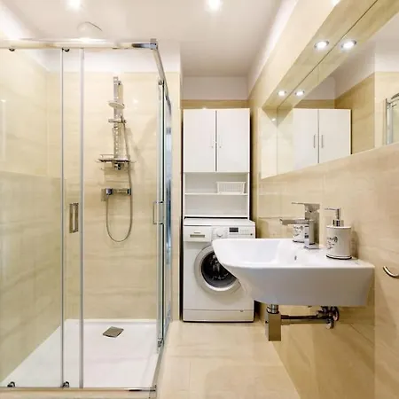 Апартаменты сlose-urban Chic - Great Location - 2 Bedrooms& Legnicka