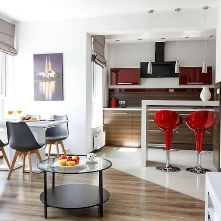 сlose-urban Chic - Great Location - 2 Bedrooms& Legnicka Apartment