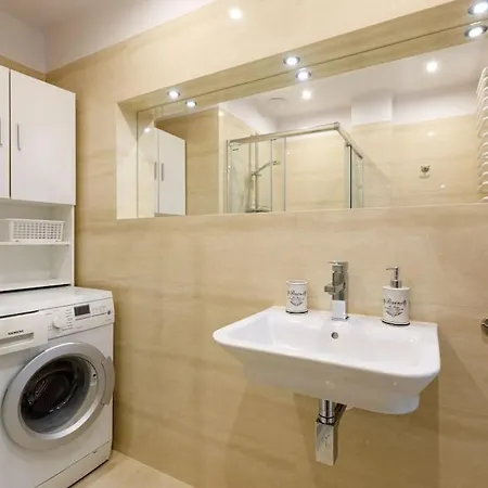 сlose-urban Chic - Great Location - 2 Bedrooms& Legnicka Wroclaw