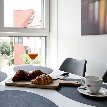 сlose-urban Chic - Great Location - 2 Bedrooms& Legnicka