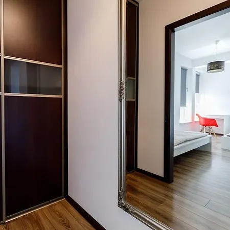 сlose-urban Chic - Great Location - 2 Bedrooms& Legnicka Apartment