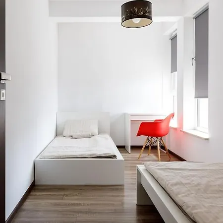 сlose-urban Chic - Great Location - 2 Bedrooms& Legnicka Apartment
